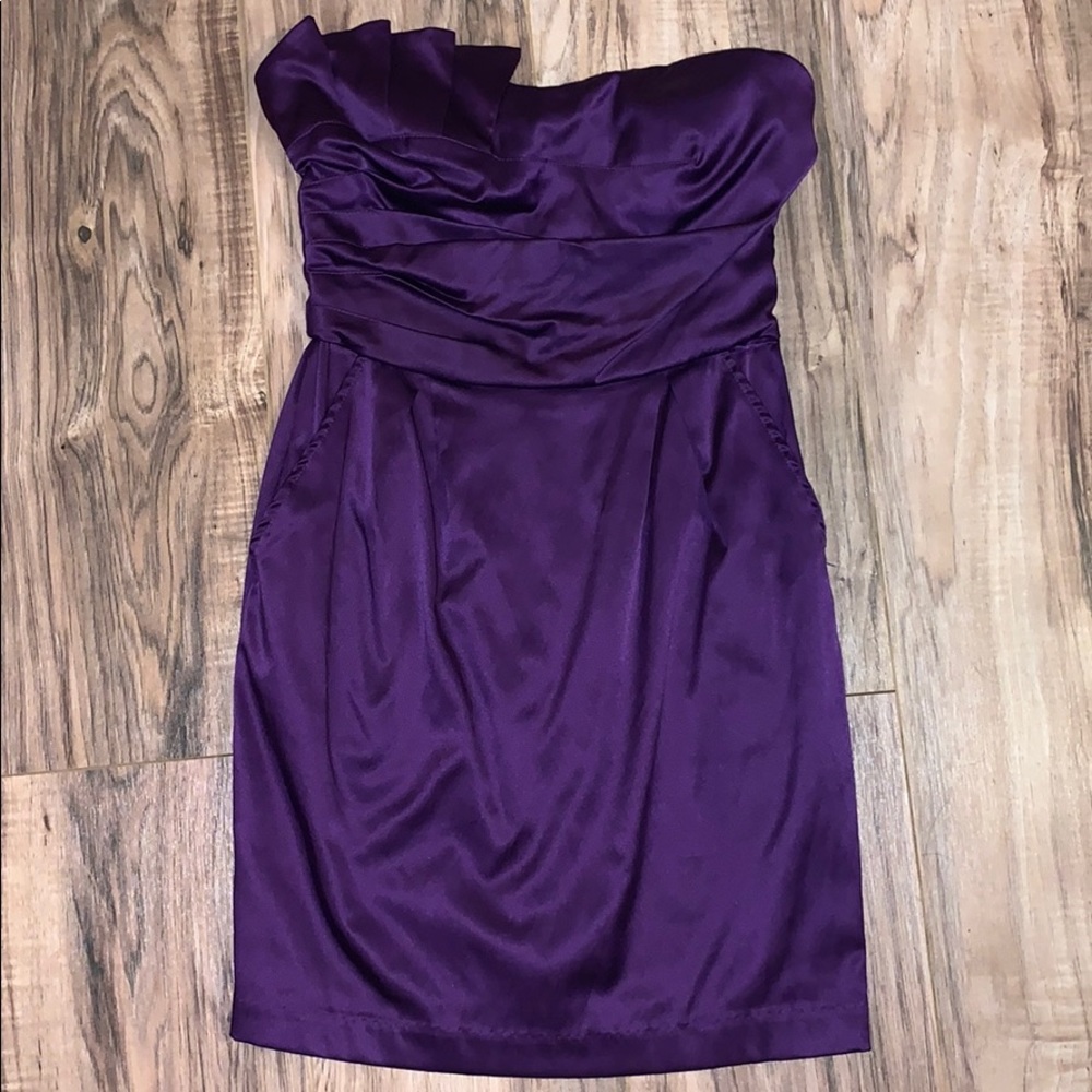 Strapless purple dress with pockets